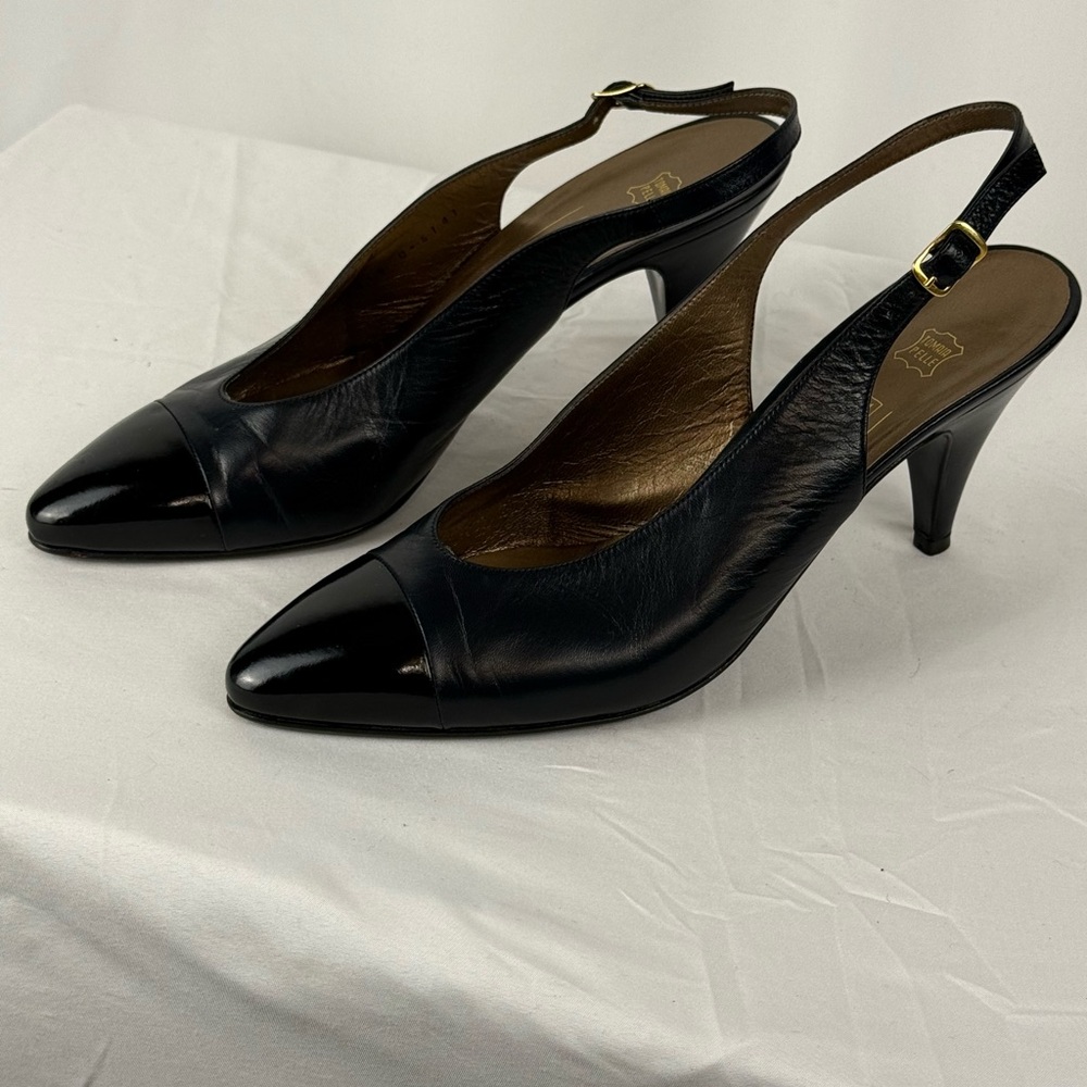 Bruno Magli Navy & Black Cap Toe Slingback Heels 8 AA